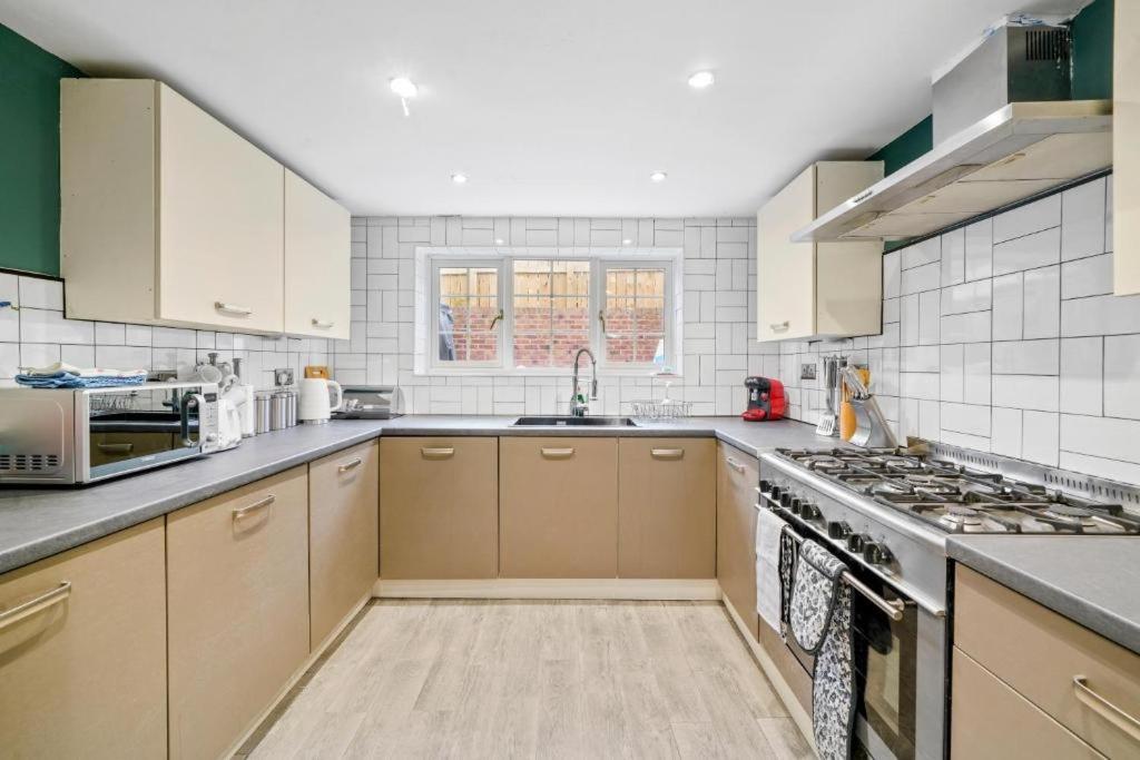 Deluxe 5 Bed In Central Whitby - Parking - Hot Tub Εξωτερικό φωτογραφία